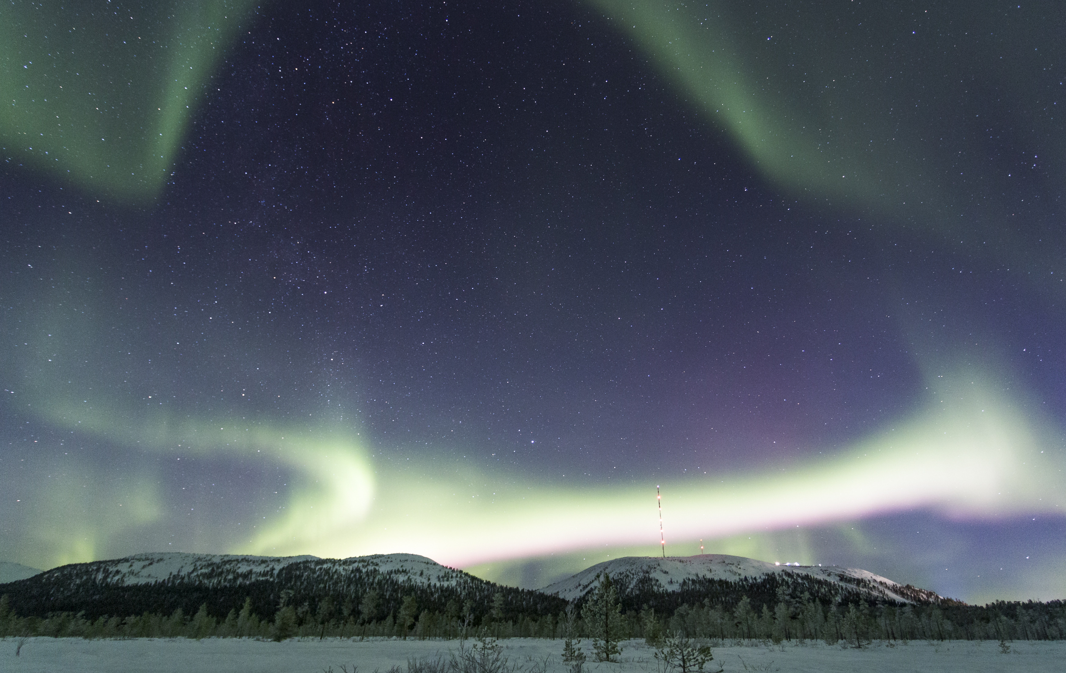 Auroras over Pyhä ski resort lapland