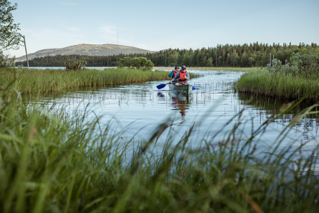 Kanottimelontaa Pyhäjärvellä ja Pyhäjoella