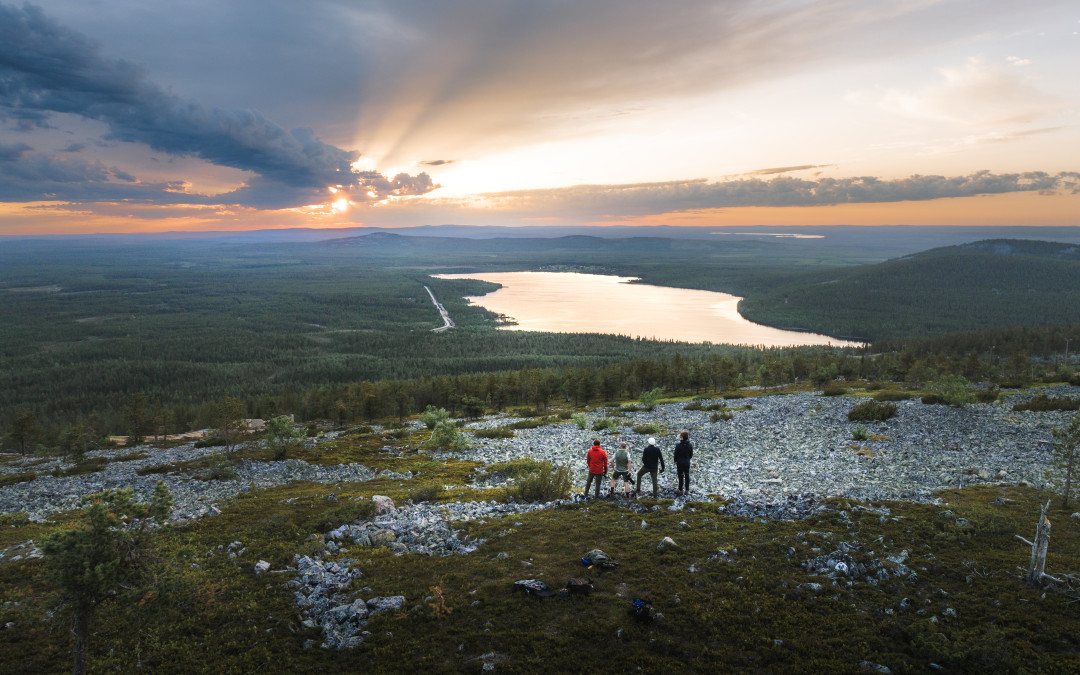 Visitpyhaluosto_x_FALKE_Lehrke_Twins_Finnland-11.jpg
