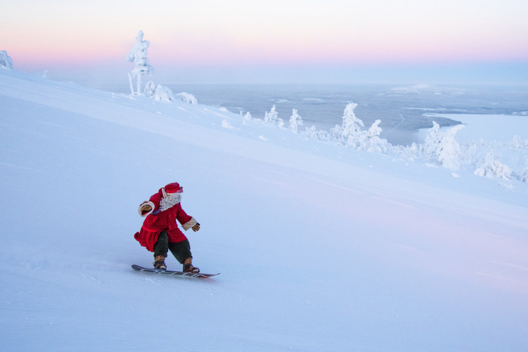 Santa Claus snowboarding, Pyhä Lapland