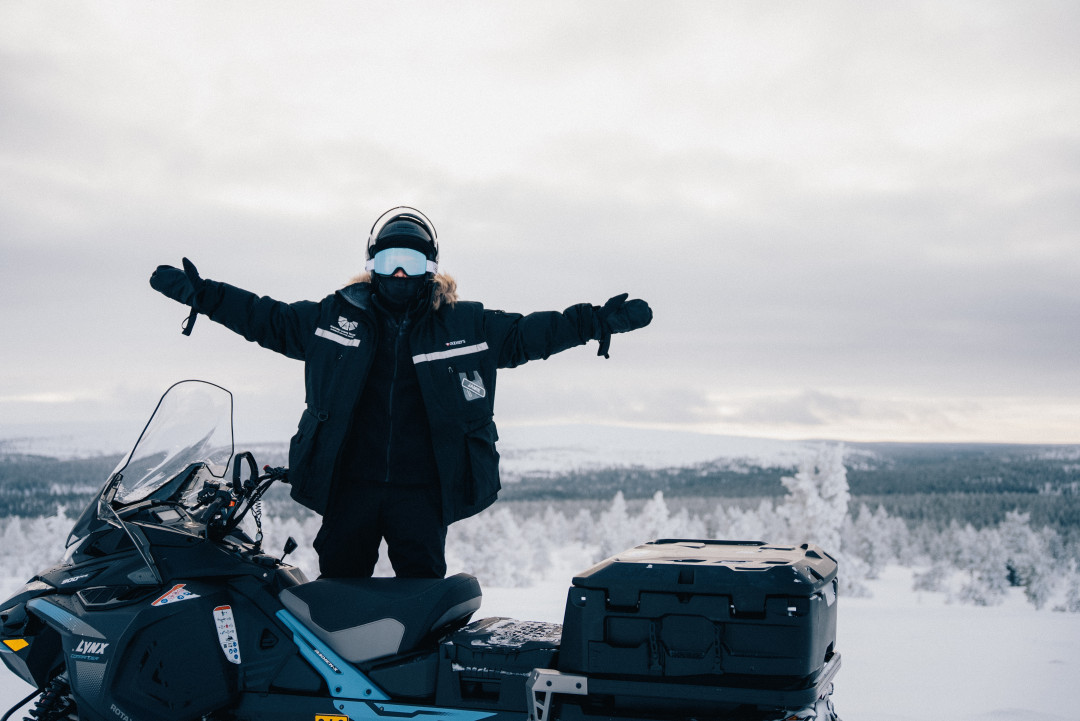 Northern Light village Pyhä snowmobile safari
