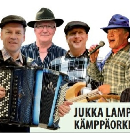 Viisi hattupäistä muusikkoa rivissä, ryhmän nimi on Jukka Lampelan kämppäorkesteri.