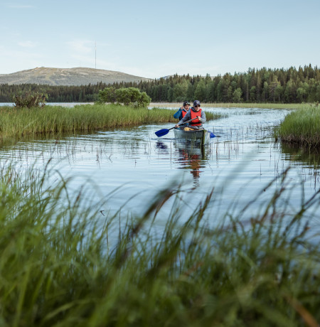Kanottimelontaa Pyhäjärvellä ja Pyhäjoella