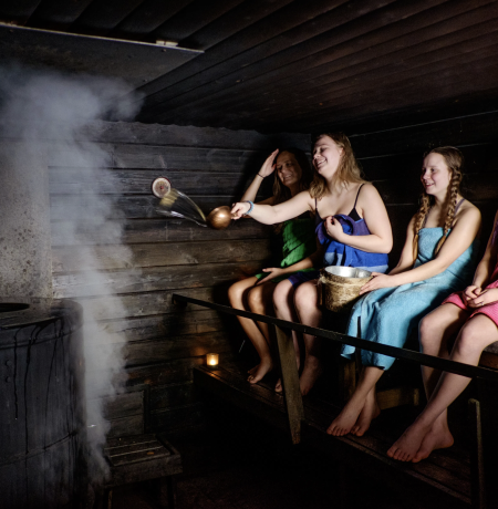 LuckyRanch_SaunaDinner