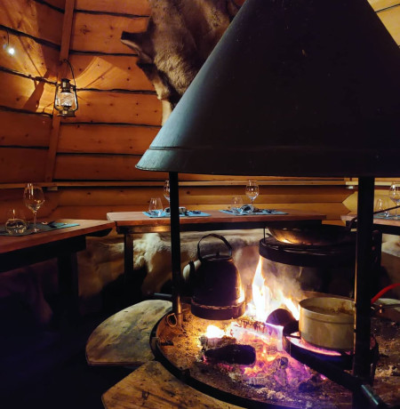 Sunday Morning Resortin Kota-rakennus