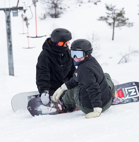 Kaksi laskijaa Pyhällä