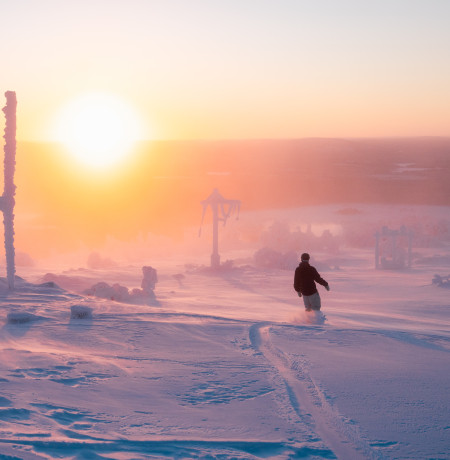 Snowboarding next to Huttu Ukko at Pyhä