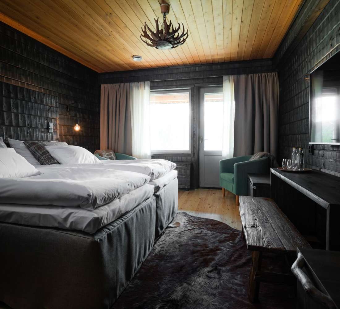 SundayMorningResort_room