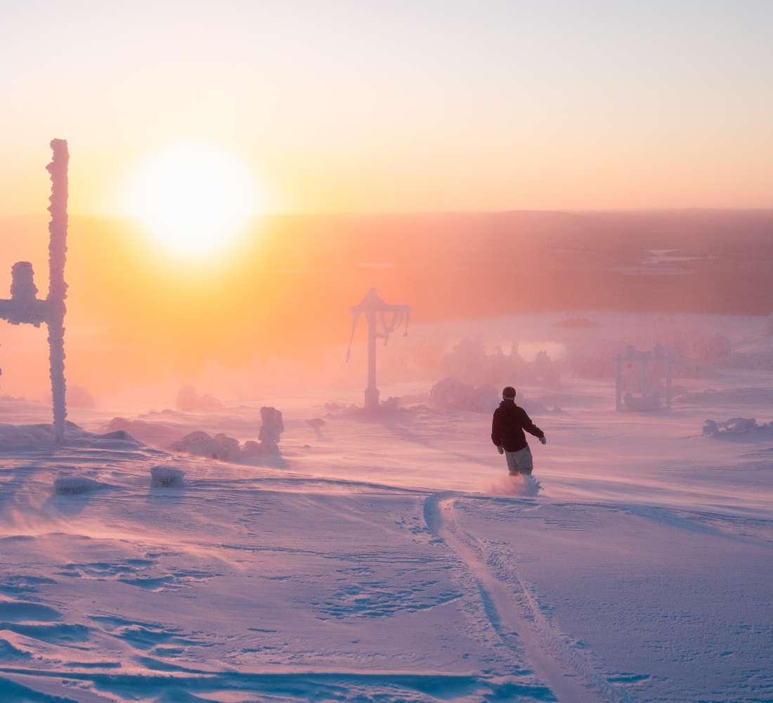 Snowboarding next to Huttu Ukko at Pyhä