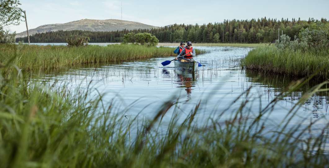 Kanottimelontaa Pyhäjärvellä ja Pyhäjoella