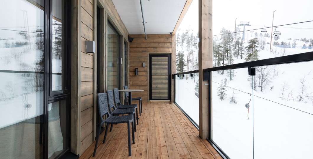 Kultakero Tokka53 Ski-Inn terassi