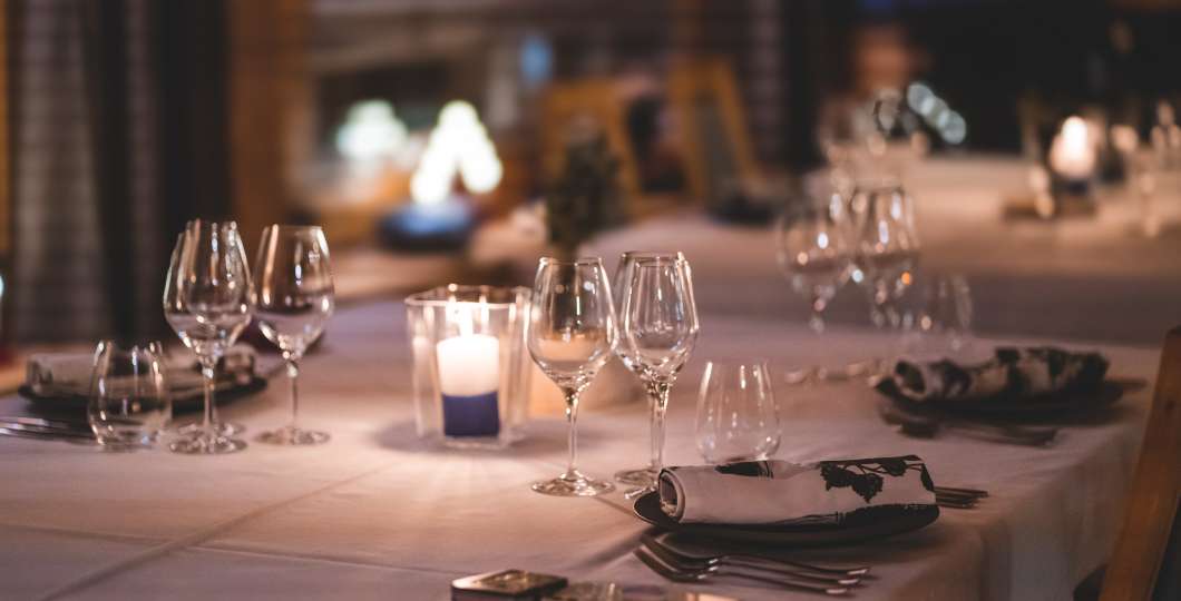 Makujen juhla - pikkujouluillallinen Aihkissa pe 31.10.