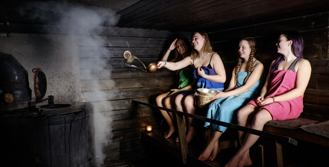 LuckyRanch_SaunaDinner