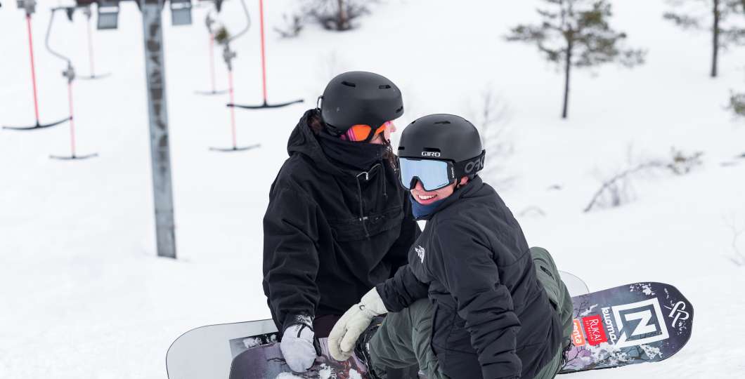 Kaksi laskijaa Pyhällä